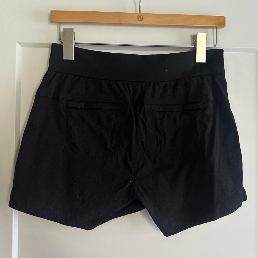 Athleta Trekkie Tribecca Shorts Size 2 - Picture 6 of 9